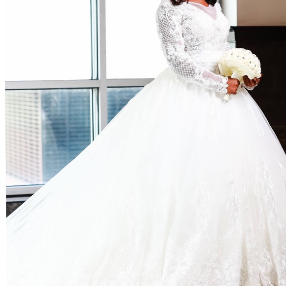 Tera Dresses & Skirts - Ball Gown Wedding Dress with Lace Scoop Neckline Full Sleeves